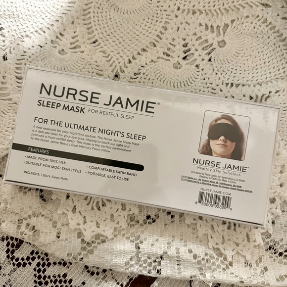 BNIB NURSE JAMIE SILK SLEEP MASK IN BLACK - Picture 2 of 2